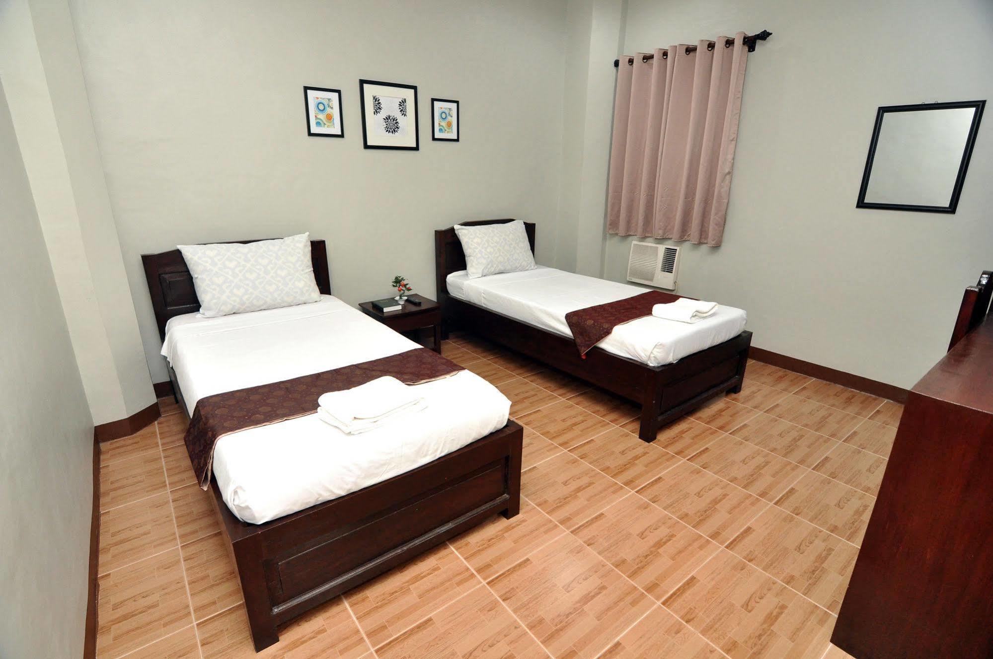 Harbour Gardens Tourist Inn Тагбиларан Сити Екстериор снимка