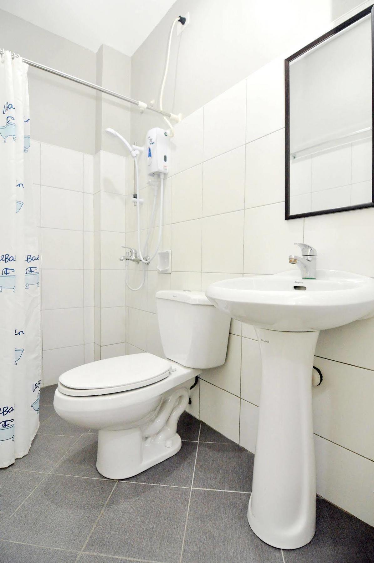 Harbour Gardens Tourist Inn Тагбиларан Сити Екстериор снимка