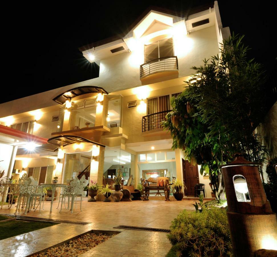 Harbour Gardens Tourist Inn Тагбиларан Сити Екстериор снимка